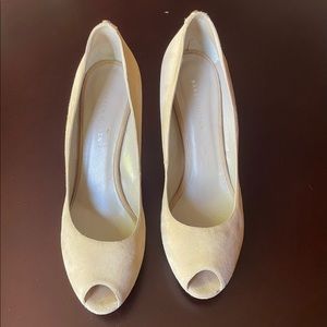 Karen Millen Beige Peep-toe Pumps  4” Heel. Worn once. Size 40